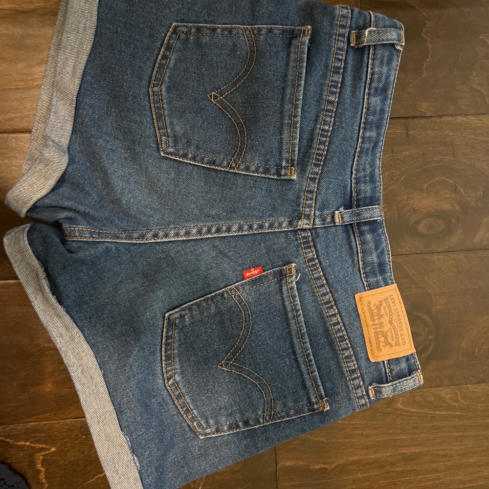 levi’s high rise shorty short